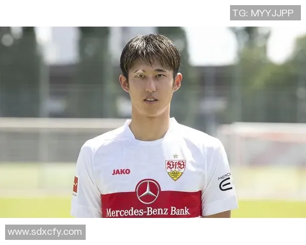 眉毛粗的足球明星男展现独特魅力与风格的运动之路